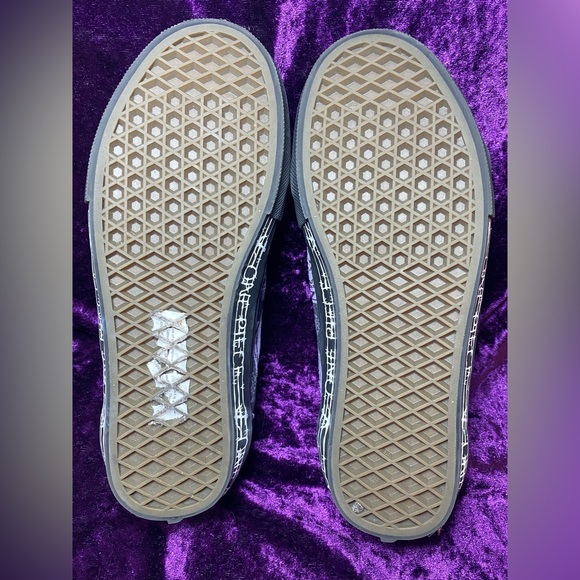 VANS x One Piece Skate Old Skool Shoes Mens 7 Purple GUC - Picture 6 of 14